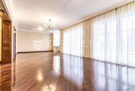 Tuškanac luksuzan šesterosoban stan 250m2 s vrtom 600m2 i 2 garaže, Zagreb, Kвартира