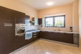 Šestine luksuzna vila 585m2 na zemljištu 970m2, Zagreb, بيت