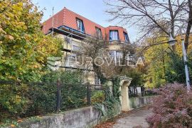 Zvijezda obiteljska vila 500m2 na zemljištu 900m2, Zagreb, House