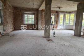 Zvijezda obiteljska vila 500m2 na zemljištu 900m2, Zagreb, Σπίτι