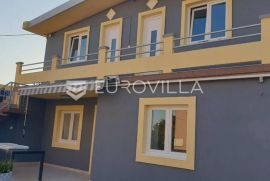 Nin, Ždrijac, prekrasna apartmanska vila, prvi red do mora, Nin, Casa