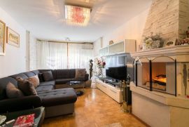 Rudeš, peterosoban stan NKP 136 m2, Zagreb, Appartement