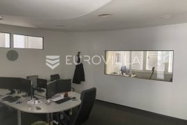 Dubrava, poslovni prostor za zakup 550 m2 u poslovnoj zgradi novije gradnje, Zagreb, Коммерческая недвижимость