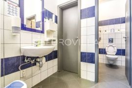 Branimirova, poslovni prostor 812 m2 + 13 vanjskih parkirnih mjesta, Zagreb, Immobili commerciali