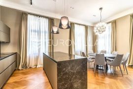 Gornji grad luksuzan četverosoban stan na 1 katu, Zagreb, Appartment