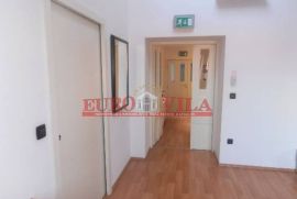 Trg Bana Jelačića poslovni prostor 110m2 najam, Zagreb, Appartement