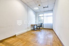 Svetice, poslovni prostor u prizemlju poslovne zgrade 145 m2, Zagreb, Propriété commerciale