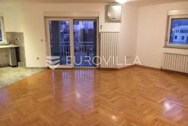 Jankomir, Samoborska cesta, poslovna zgrada za prodaju NKP 1.630 m2, Zagreb, Коммерческая недвижимость