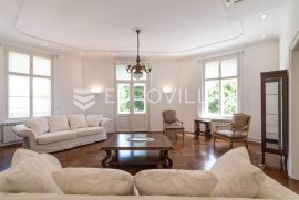 Zrinjevac luksuzno uređen četverosoban stan 180m2, Zagreb, Flat