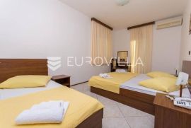 Okrug Gornji, uhodani hotel s restoranom (1280 m2), Okrug, Commercial property