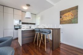 Prekrasan penthouse za najam u urbanoj vili na Zelengaju, Zagreb, Flat