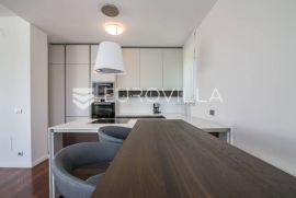 Prekrasan penthouse za najam u urbanoj vili na Zelengaju, Zagreb, Flat