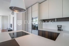 Prekrasan penthouse za najam u urbanoj vili na Zelengaju, Zagreb, Flat