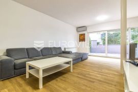 Gajnice, dvoetažan četverosoban stan NKP 140 m2, Zagreb, Apartamento