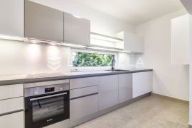 Gajnice, dvoetažan četverosoban stan NKP 140 m2, Zagreb, Apartamento