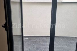 Prespanska, lux stan 72m2+ 30 m2 terase, Zvezdara, Appartement