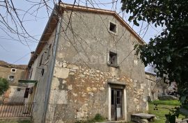 ISTRA, LABIN - Kuća za adaptaciju s konobom i garažom, Labin, House