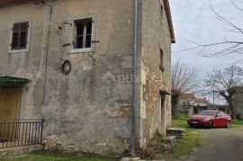 ISTRA, LABIN - Kuća za adaptaciju s konobom i garažom, Labin, House