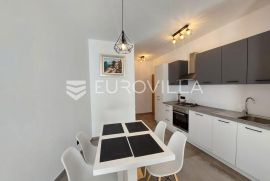 Pula, Vidikovac, dvosoban stan u novogradnji, NKP 64 m2, Pula, Appartment