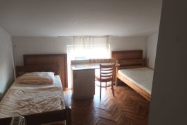 PRODAJA Kuća - Hostel sa 18 soba, 402 m2, Biograd na Moru, Biograd Na Moru, Σπίτι