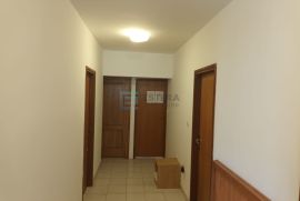 PRODAJA Kuća - Hostel sa 18 soba, 402 m2, Biograd na Moru, Biograd Na Moru, Σπίτι