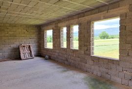 Boljun, Započeta gradnja s otvorenim pogledom na prirodu, Lupoglav, Kuća