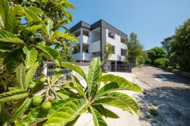 CRIKVENICA, SELCE - Dvosobni apartman u prizemlju s garažom i okućnicom!, Crikvenica, Daire