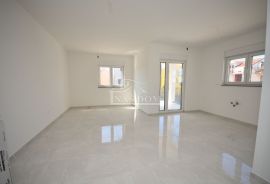 Vodice - Stan S3 na prvom katu, super lokacija, Vodice, Appartement