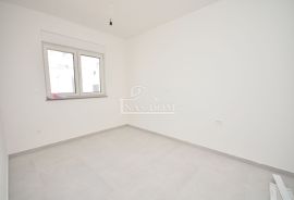 Vodice - Stan S3 na prvom katu, super lokacija, Vodice, Appartement