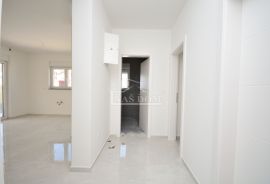 Vodice - Stan S3 na prvom katu, super lokacija, Vodice, Appartement