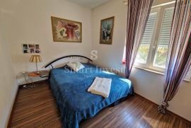 IKA - OPRIĆ,  dvije stambene jedinice, parking i dvorište, Opatija - Okolica, Apartamento