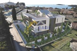 Rovinj-Luksuzni stan-bazen-okućnica-2garaže-400m od mora, Rovinj, Apartamento