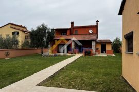 FAŽANA - VALBANDON kuća na velikoj okućnici!, Fažana, House