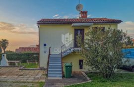 Novigrad okolica, Kuća sa dva apartmana 80m od mora!, Novigrad, Kuća