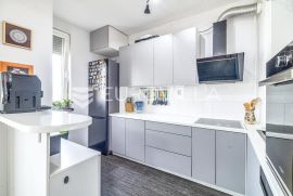 Zagreb, Samoborska cesta, adaptiran trosoban stan 66 m2 + VPM, Zagreb, Appartamento