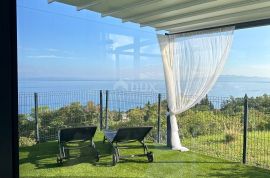 OPATIJA, CENTAR – luksuzna etaža od 300m2 u novogradnji s garažom, panoramski pogled na more, Opatija, شقة