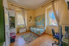 RIJEKA, PEĆINE - PRILIKA gospodski stan 105m2 prvi red do mora, Rijeka, Daire