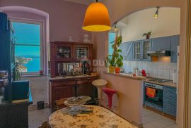 RIJEKA, PEĆINE - PRILIKA gospodski stan 105m2 prvi red do mora, Rijeka, Daire