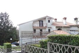 OPATIJA, MATULJI- kuća 420m2 + okućnica 1700m2 + pomoćna zgrada 160m2, Matulji, Casa