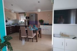 LIŽNJAN, stan 65m2, 2SS+DB,pogled more,parking,spremište,namješteno, Ližnjan, Apartamento