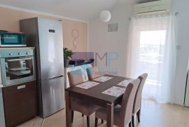 LIŽNJAN, stan 65m2, 2SS+DB,pogled more,parking,spremište,namješteno, Ližnjan, Apartamento