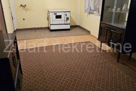 Belegiš, centar kuća 228m2 plac 13 ari, Stara Pazova, Casa