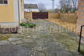 Belegiš, centar kuća 228m2 plac 13 ari, Stara Pazova, Casa