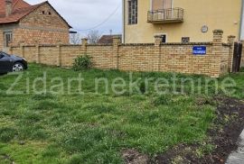 Belegiš, centar kuća 228m2 plac 13 ari, Stara Pazova, Famiglia