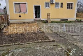 Belegiš, centar kuća 228m2 plac 13 ari, Stara Pazova, Casa