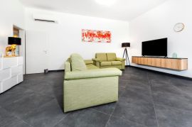 Predivna villa na 800 m od mora, Rovinj, Istra, Rovinj, Дом