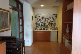 POREČ - CENTAR, poslovni prostor 89 m2 svega 500 m od mora, Poreč, Commercial property