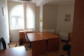 POREČ - CENTAR, poslovni prostor 89 m2 svega 500 m od mora, Poreč, Commercial property