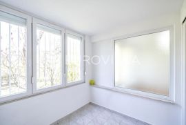 Zagreb, Travno funkcionalan trosoban stan/poslovni prostor 65 m2, Zagreb, Immobili commerciali