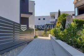 Otok Krk, Malinska, luksuzna kuća s bazenom NKP 180m2, Malinska-Dubašnica, Ev